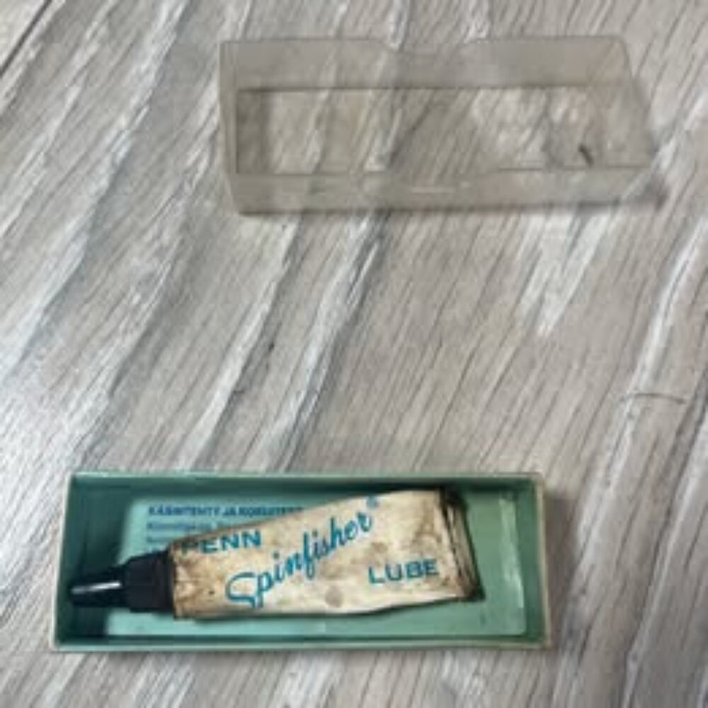 USED VTG SPINFISH REEL LUBRICANT FOR FISHING REELS/ PLASTI TOP IS BROKEN BECAUSE